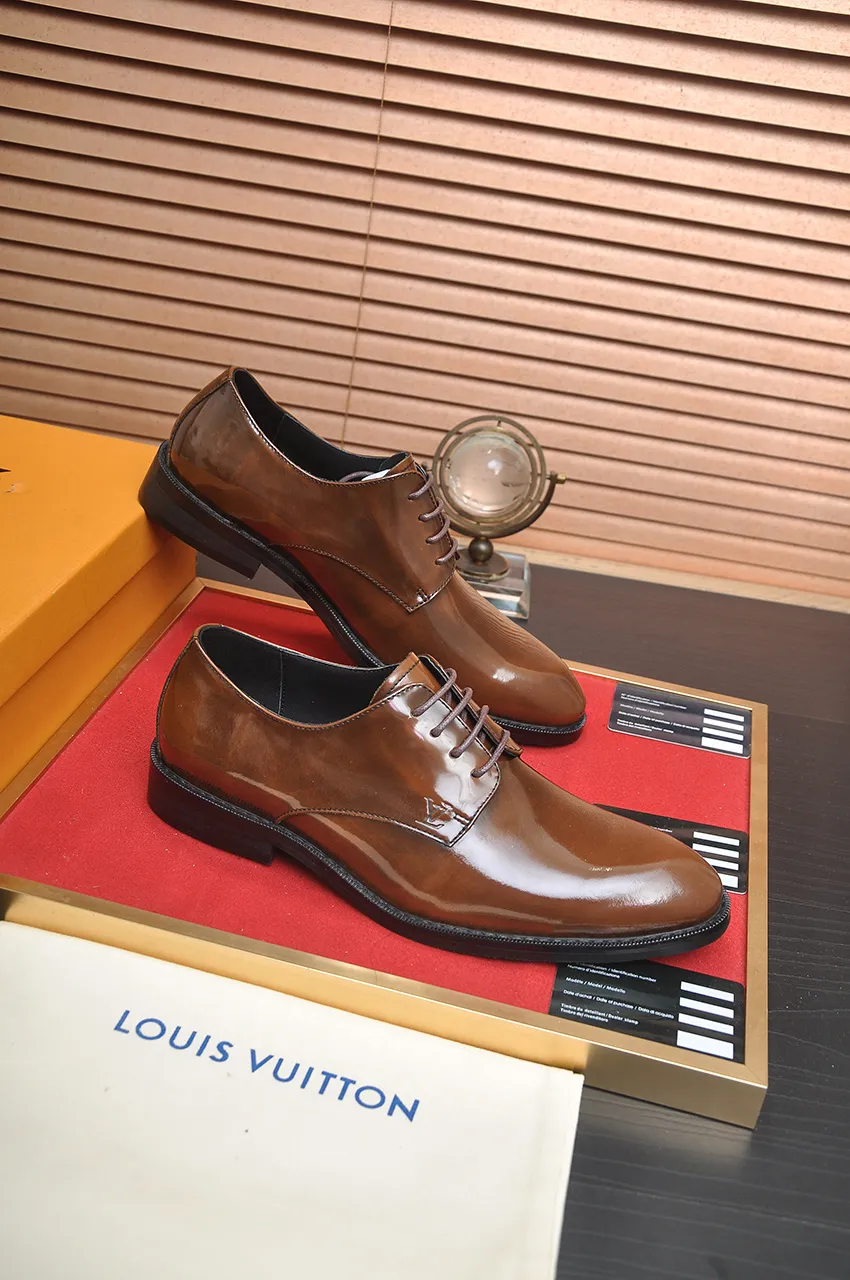 Men's men's shoes 💰500💶 [LV] (original single cowhide lining) 🍀LV's latest genuine leather business suit shoes are launched simultaneously on the official website. The first-layer cowhide imported from Italy is made of heavy gold, 💥official website 1:1 rubber outsole. Versatile to wear, high-end without losing class, and the color combination is extraordinary. This four-season style is alluring when worn on your feet, showing off your big-name flair. Standard code 38-45 (45 customized)
